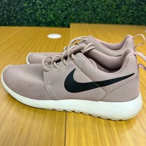 Nike Womens Roshe One Size 11 Particle Pink Black Sail 844994 601